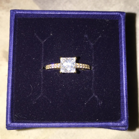 Swarovski Ring - Picture 3 of 8